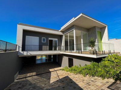 Imóvel CASA COM PISCINA ALTO PADRÃO (3 DORM)